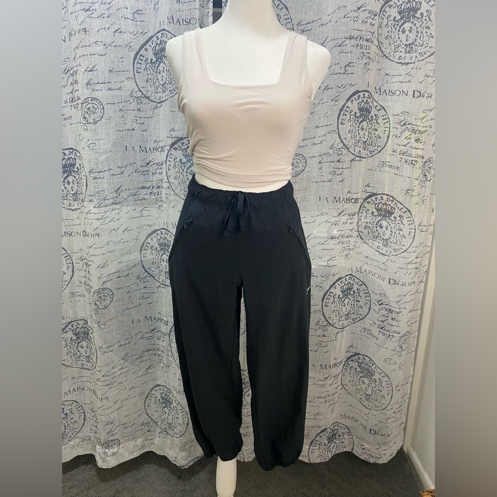 NIKE | Black Wind-Breaker Capri Joggers